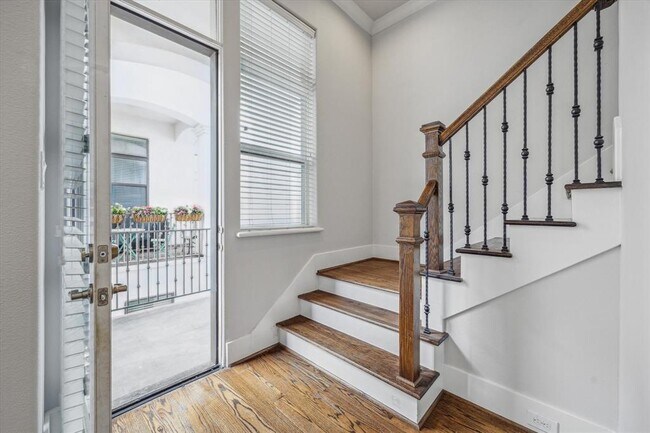 Foto del edificio - 5644 Larkin St