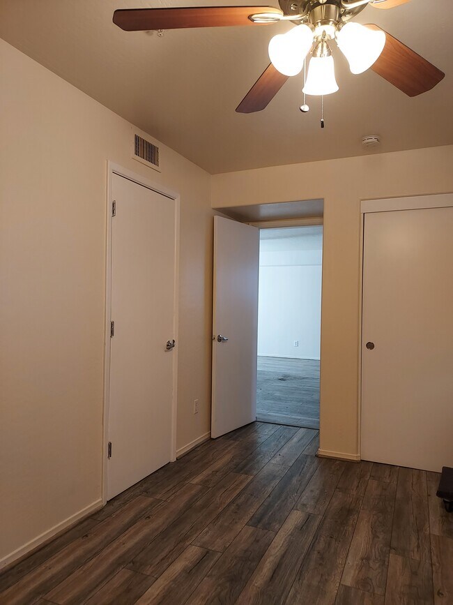 Foto del edificio - 724 E Devonshire Ave