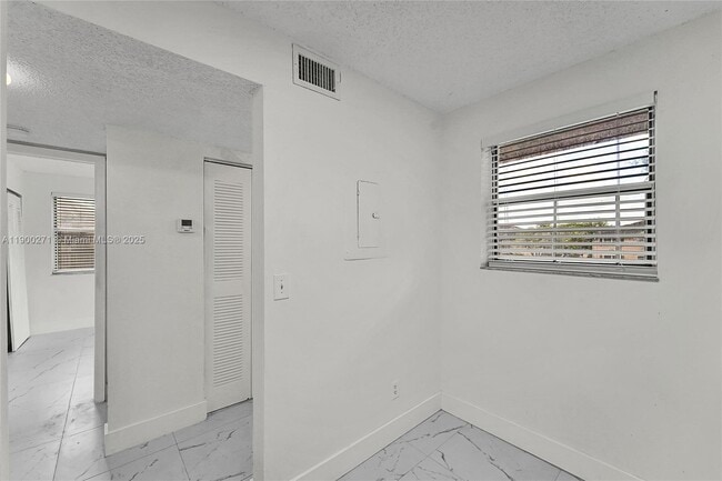 Foto del edificio - 737 NW 103rd Terrace