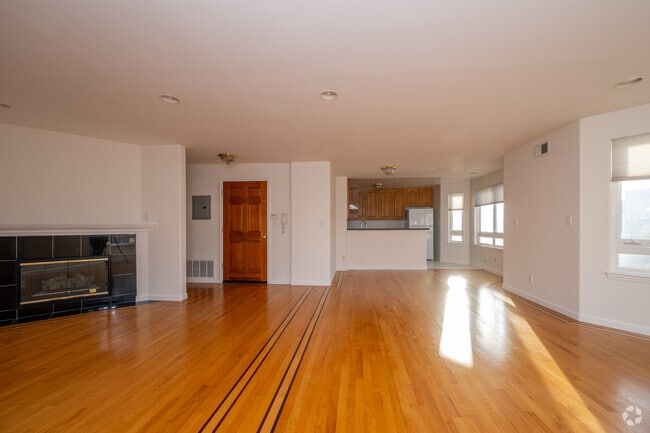 Building Photo - 1701 Judah St
