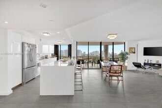 Building Photo - 3598 Yacht Club Dr