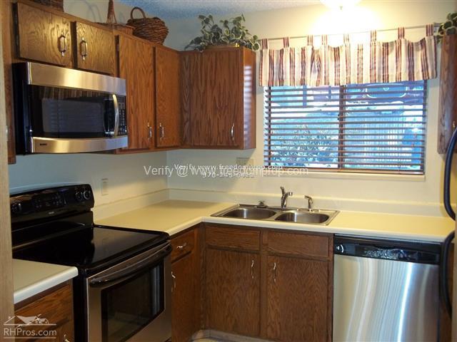 Building Photo - 961 Lakeside Dr