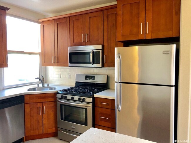 Foto del edificio - 744 Clementina St