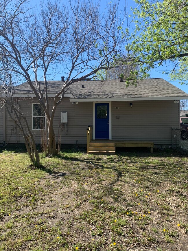 Back - 1000 Edgefield Dr