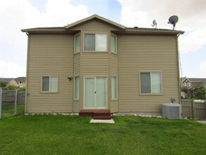 Building Photo - 1943 Sycamore Dr