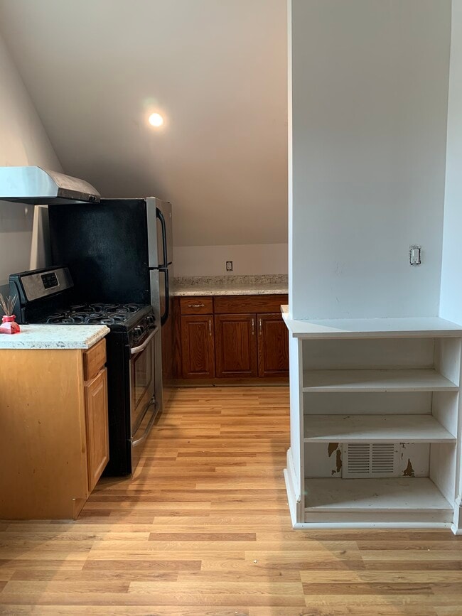 Building Photo - 204 Crescent Plz