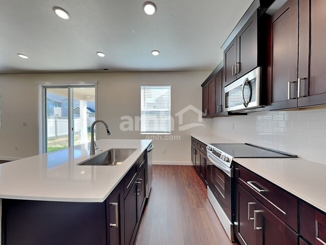 Building Photo - 1432 N Garnet Creek Ave