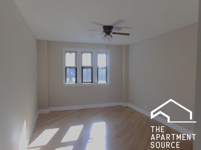 Building Photo - 896 Green Bay Rd