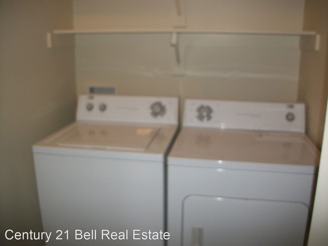 Building Photo - 331 Hunters Way