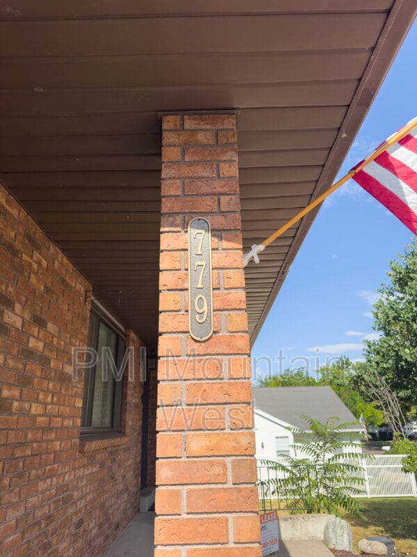 Building Photo - 779 N 200 W