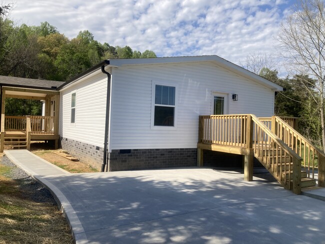 Building Photo - 9556 Crisman Rd