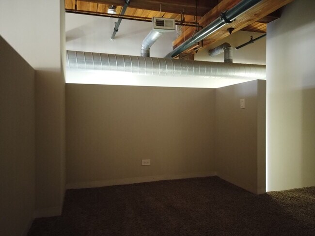 Building Photo - 1545 S State St