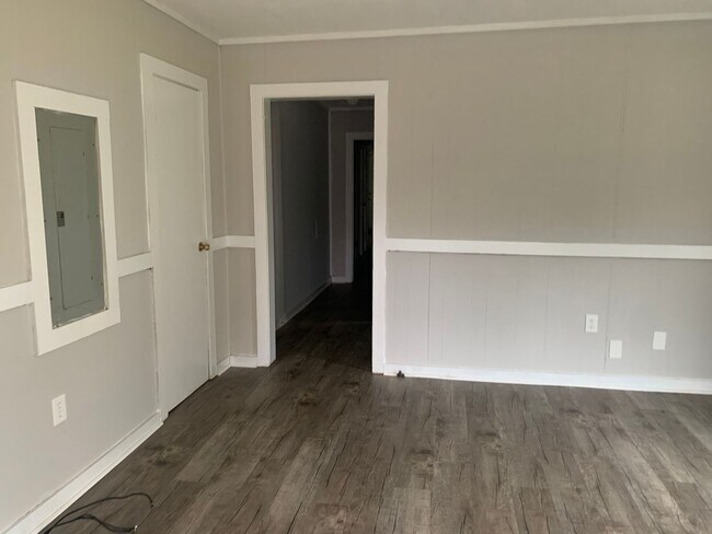 Building Photo - 2415 Maple Rd SE