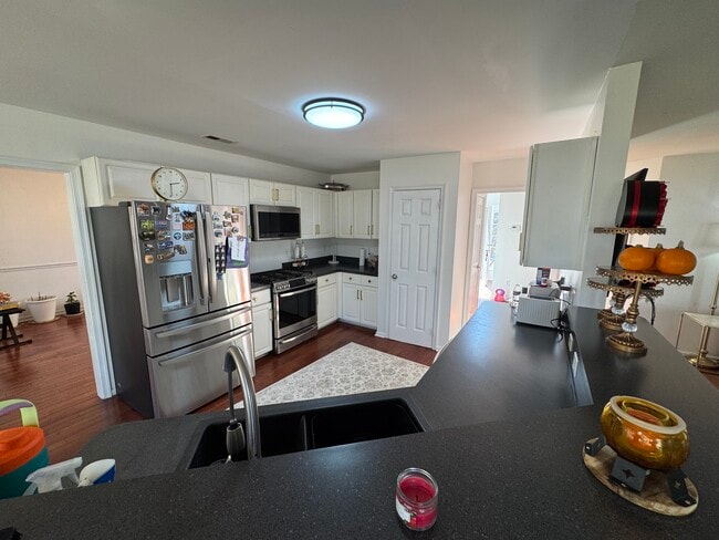 Foto del edificio - 4233 Rosewood Ct