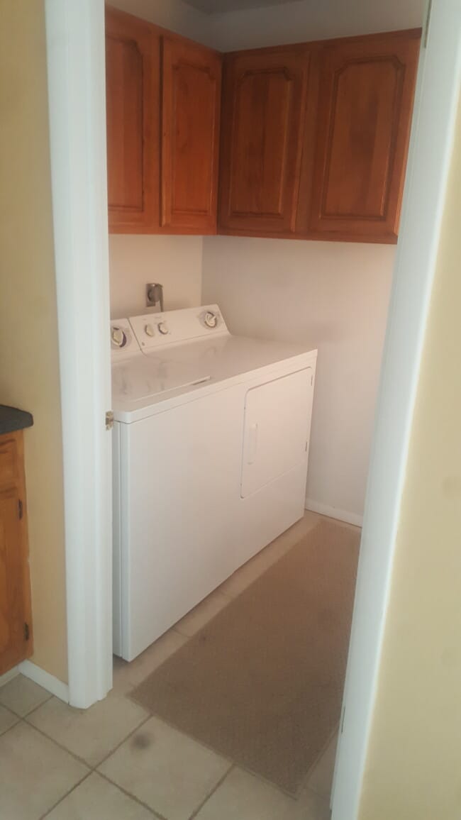 Building Photo - 935 West Whitehall Road