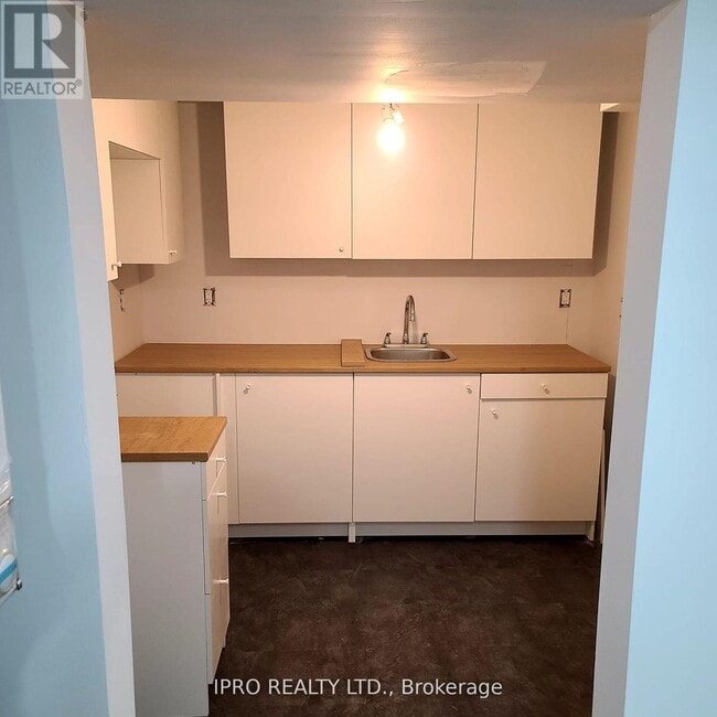 Building Photo - 24 Chilton Dr