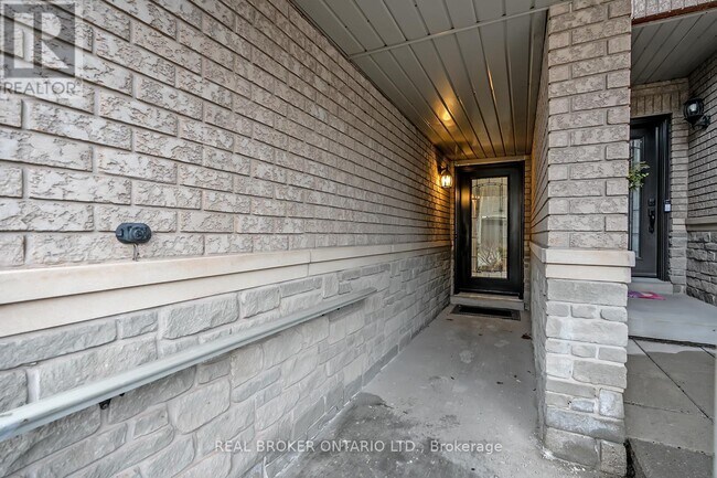 Photo du bâtiment - 2250 Rockingham Dr