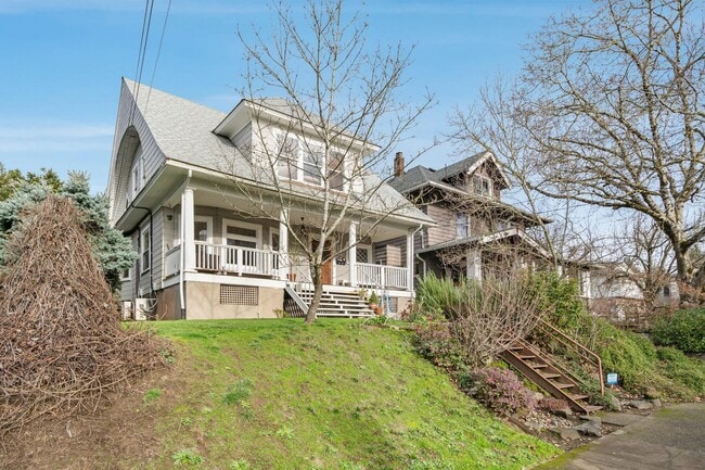 Photo - Charming 1-bdrm/1-bath in 1900s Victorian triplex—Prime location, shared laundry & yard Apartment