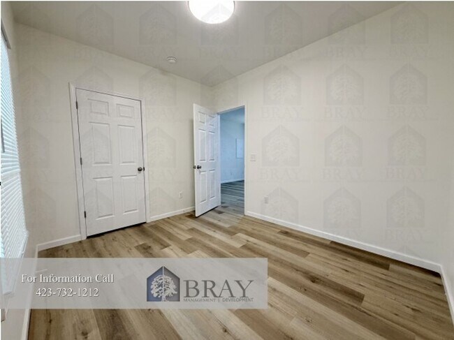 Building Photo - 307 Honeysuckle Dr