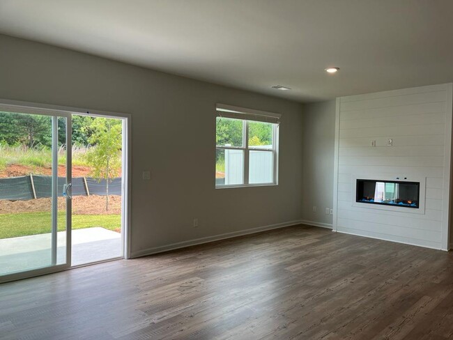 Building Photo - Beautiful New Construction Townhome in Daw...