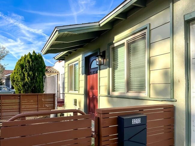 Foto del edificio - 3213 Atwater Ave