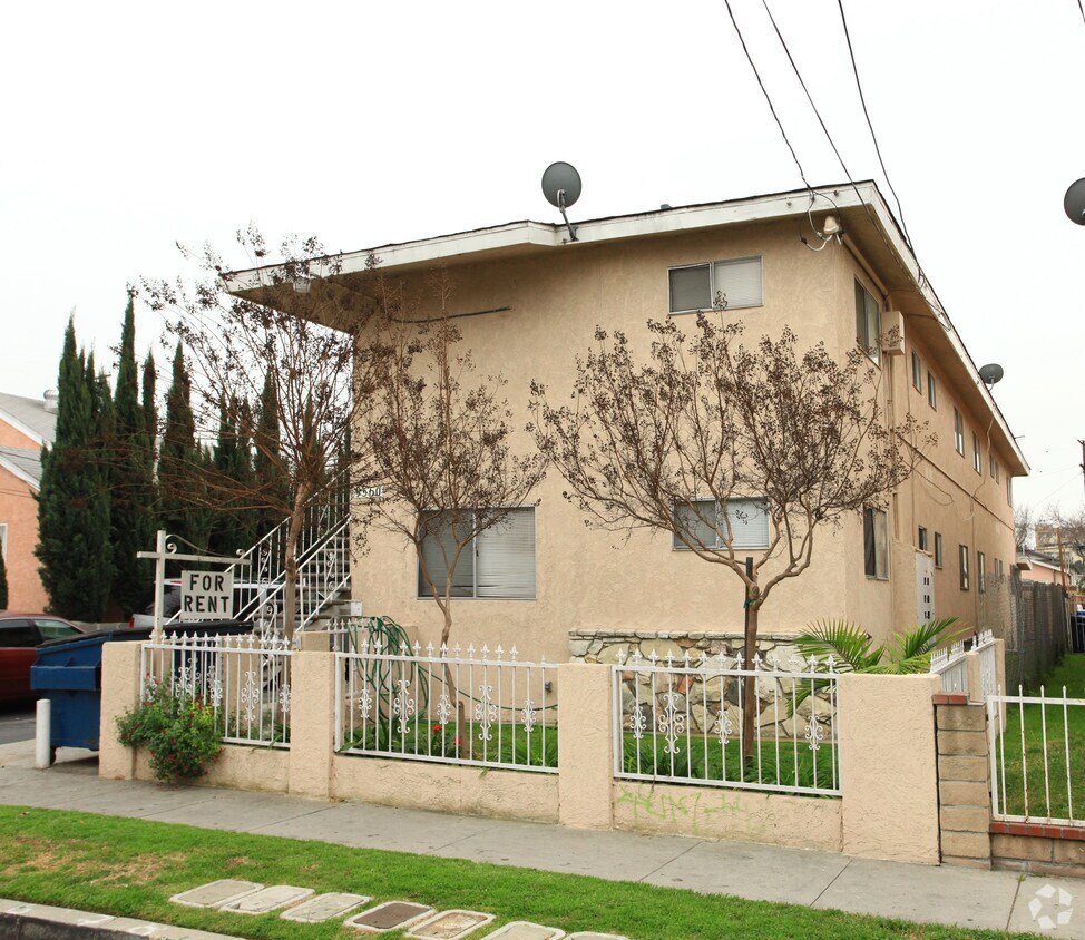 Building Photo - 9560 Los Angeles St