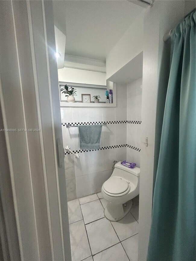 Foto del edificio - 2851 Leonard Dr