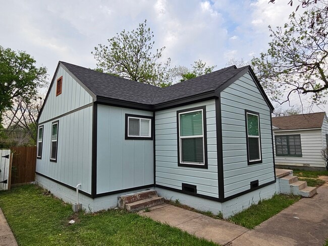 Building Photo - 2717 Alexander Ave