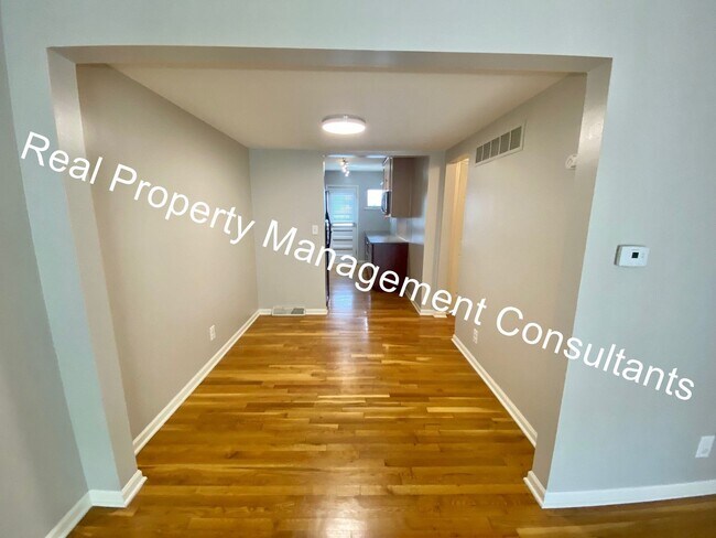 Building Photo - Kansas City midtown living 1 bed 1 bath home for rent!