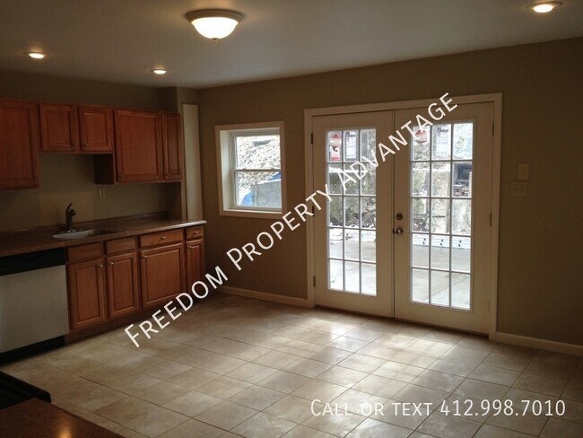 Building Photo - 2706 Mission St