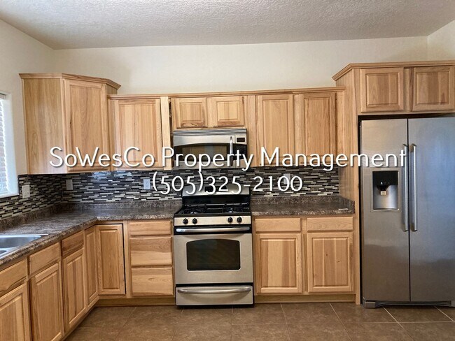 Foto del edificio - Beautiful Newer 3 Bedroom Home w/ Garage
