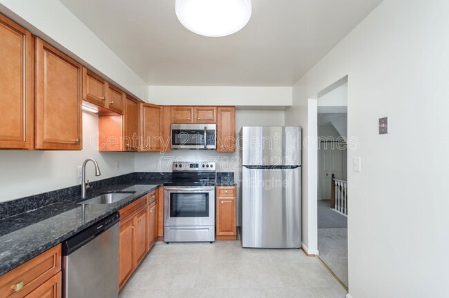 Building Photo - 6143 Summer Park Ln