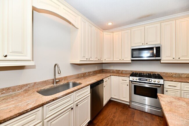 Interior Photo - Pinnacle on Meridian