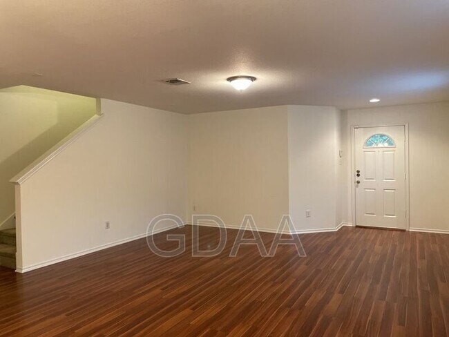 Foto del edificio - 2242 Perkins Pl