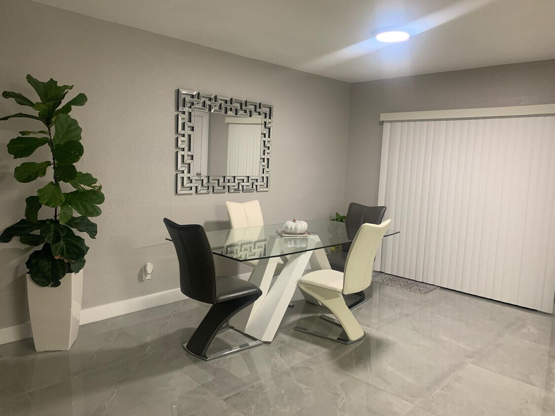 Foto del edificio - 3093 Pinehurst Dr