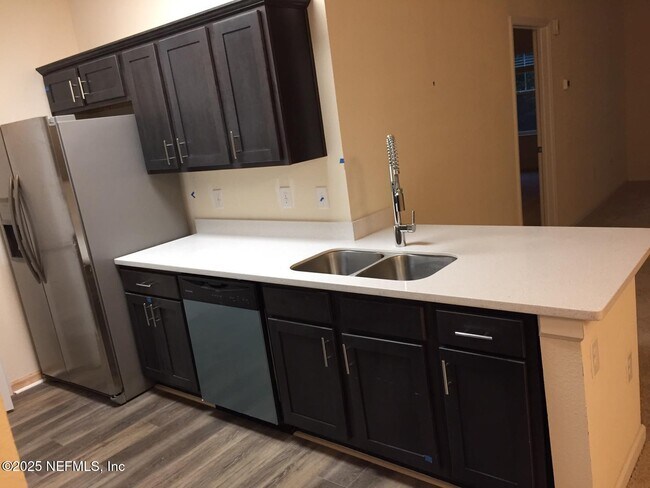 Foto del edificio - 4958 Key Lime Dr