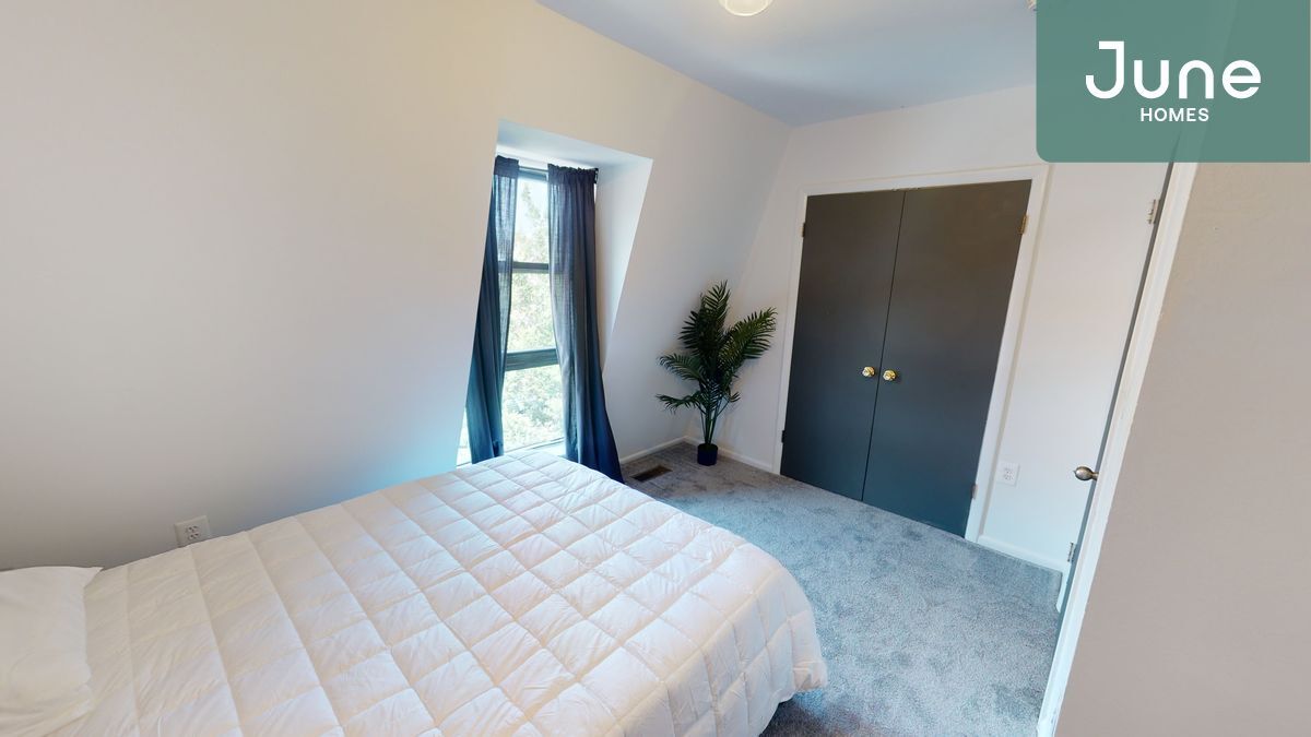 Primary Photo - Full room in 5-bed/3.5-bath Home