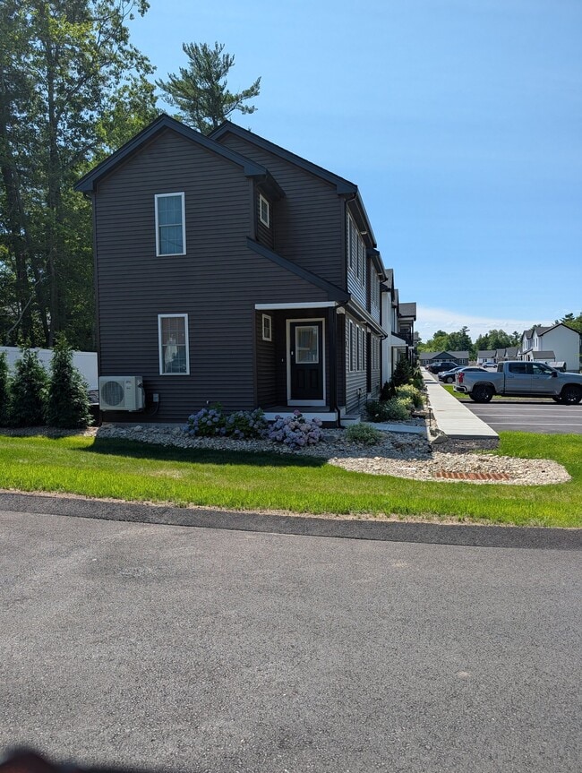 Photo - 480 Wareham St (Middleborough, MA) Townhome