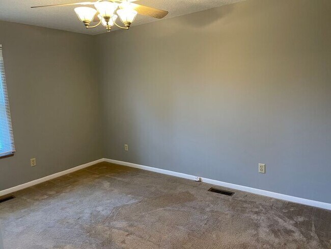 Foto del edificio - Ranch Style Home with Basement for Rent!