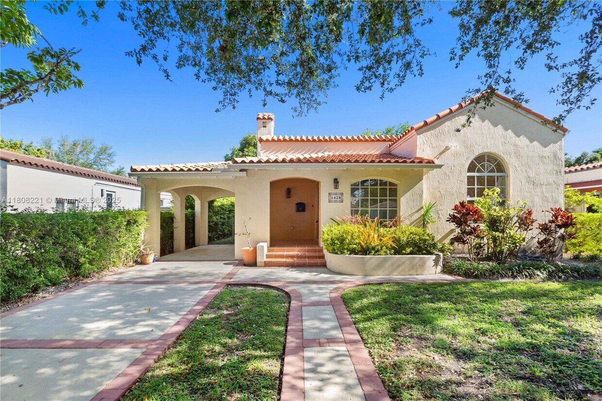 Primary Photo - 1428 Medina Ave