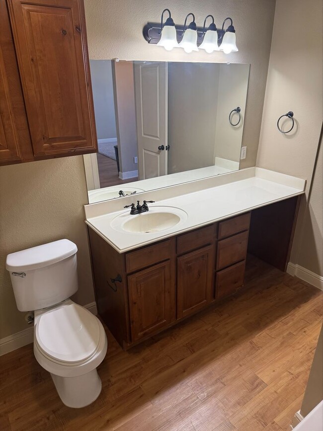 Interior Photo - Square 9