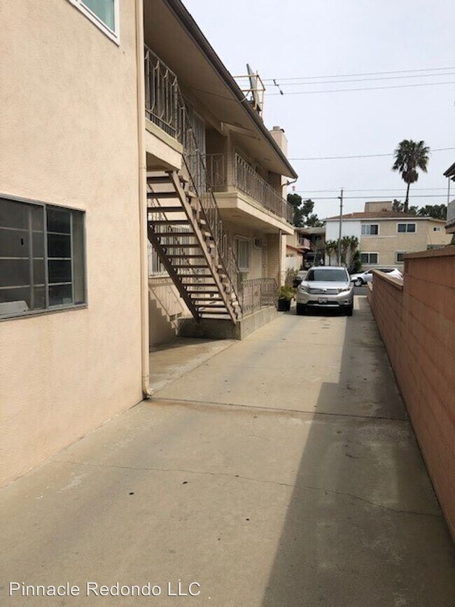 Building Photo - 515 S Grevillea Ave