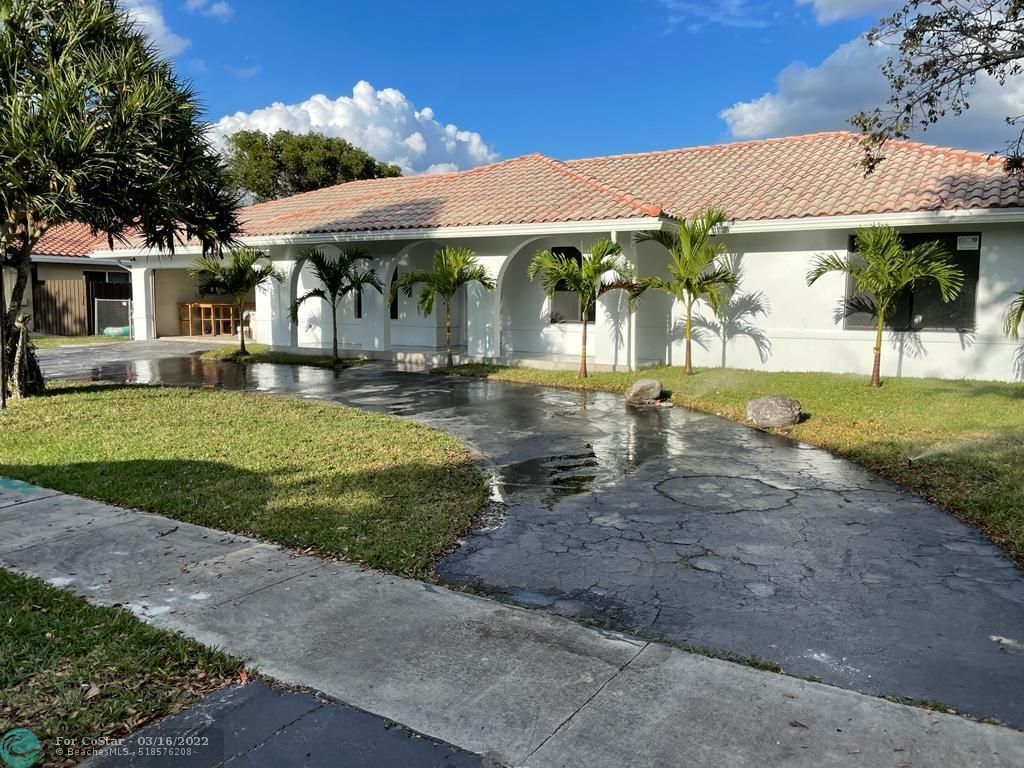 Primary Photo - 810 Renmar Dr