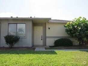 Building Photo - 5266 Cedarbend Dr