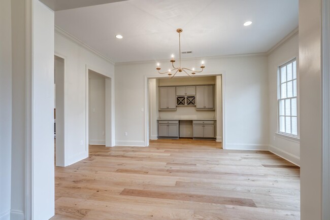 Building Photo - 455 Oma Cove