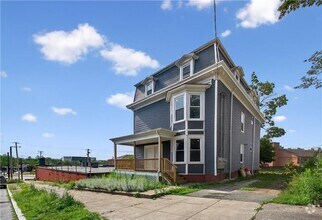 Building Photo - 14 Duncan Ave