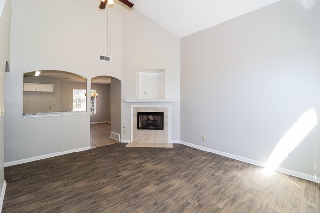 Foto del edificio - 8112 Country Mill Cove