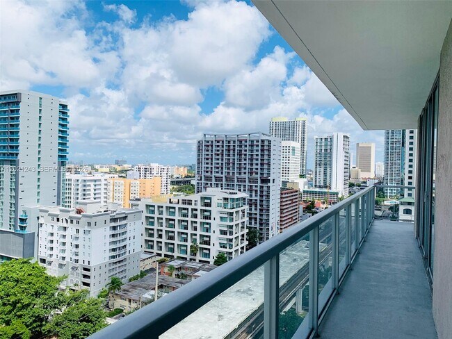 Foto del edificio - 79 SW 12th St