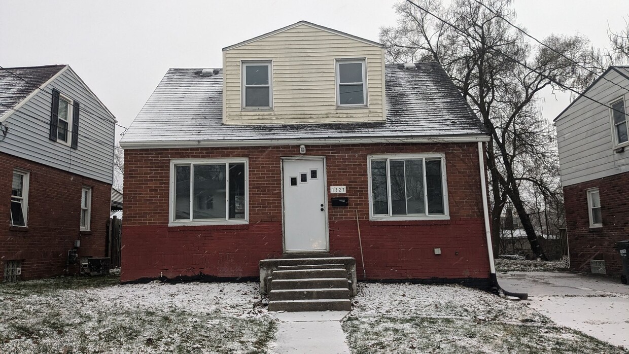 Primary Photo - 2-Bedroom, 1-Bathroom Single Family Home f...