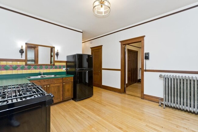 Building Photo - 3 bedroom in Chicago IL 60613